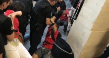 Images de la mobilisation : Attac transforme un Apple Store en hôpital
